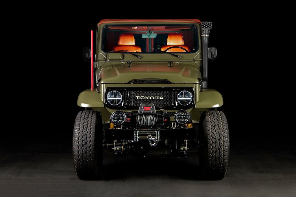 Рестомод Toyota FJ40 Land Cruiser. Оранжевая кожа и светодиодные фонари