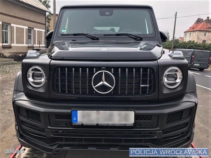 Полиция вернула Mercedes на сумму около 1 миллиона злотых. Они нашли его случайно