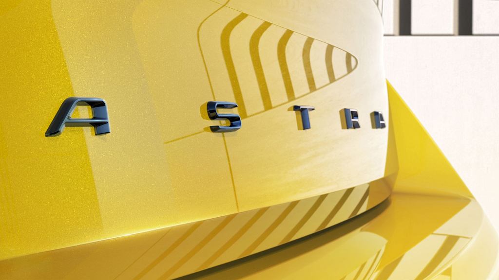 Opel анонсирует новую Astra. Где-то мы уже видели фронт...