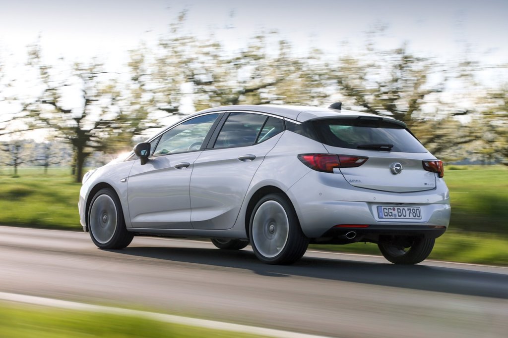 Opel Astra с двигателем 1.6 BiTurbo | Дизель с ударом