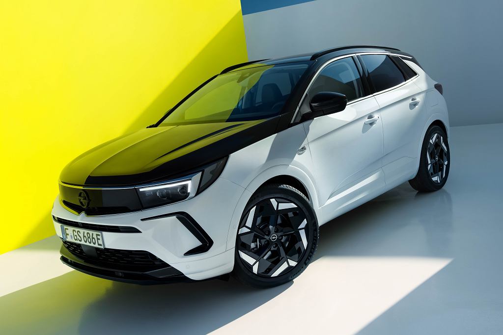 Новый Opel Grandland GSe, электрифицированный спортивный внедорожник