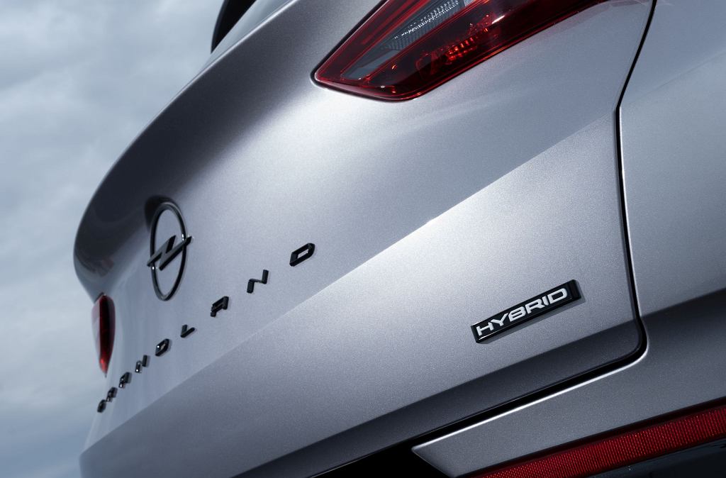 Opel Grandland с двигателем, оснащенным технологией 48V. Цена в Польше