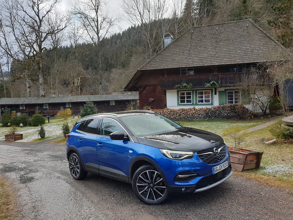 Opel Grandland X Hybrid4 - прайс-лист 2019. 300-сильный Grandland X уже доступен в Польше