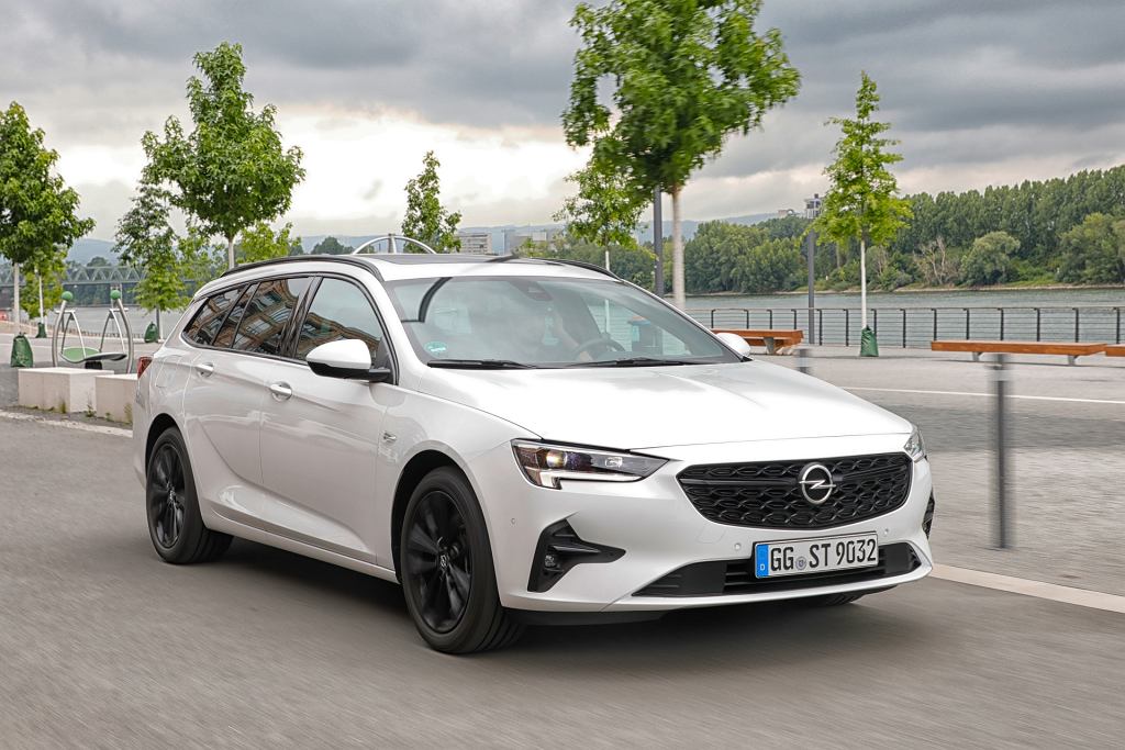 Opel Insignia уходит в отставку. Всё из-за новой моды и отсутствия электрификации