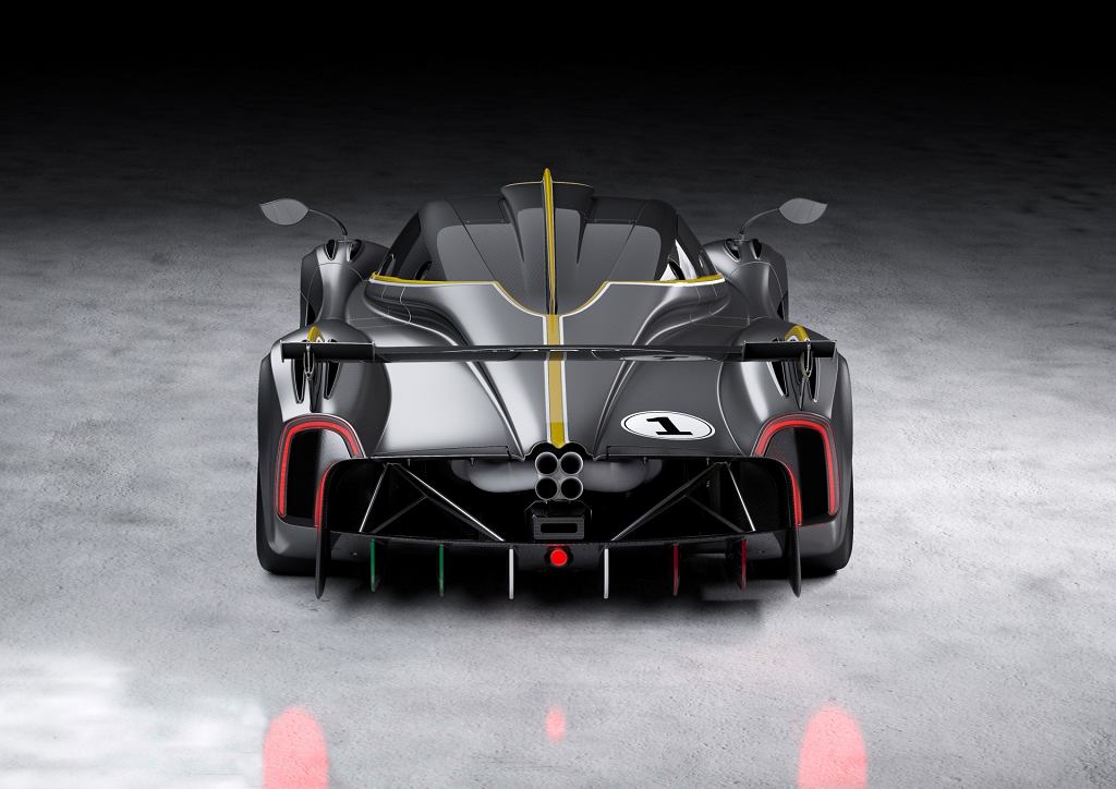 Послушайте рев Pagani Huayra R в аэропорту. Его будет не хватать в эпоху электрических гиперкаров