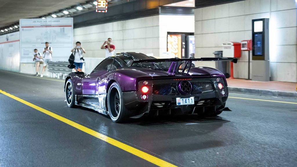 Льюис Хэмилтон заменил свою машину Формулы-1 на... Pagani Zonda 760 LH. Как это звучит! [ВИДЕО]