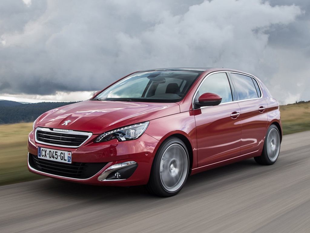 Покупаем б/у Peugeot 308 II vs. Renault Megane III – более дешевая альтернатива немецким бестселлерам