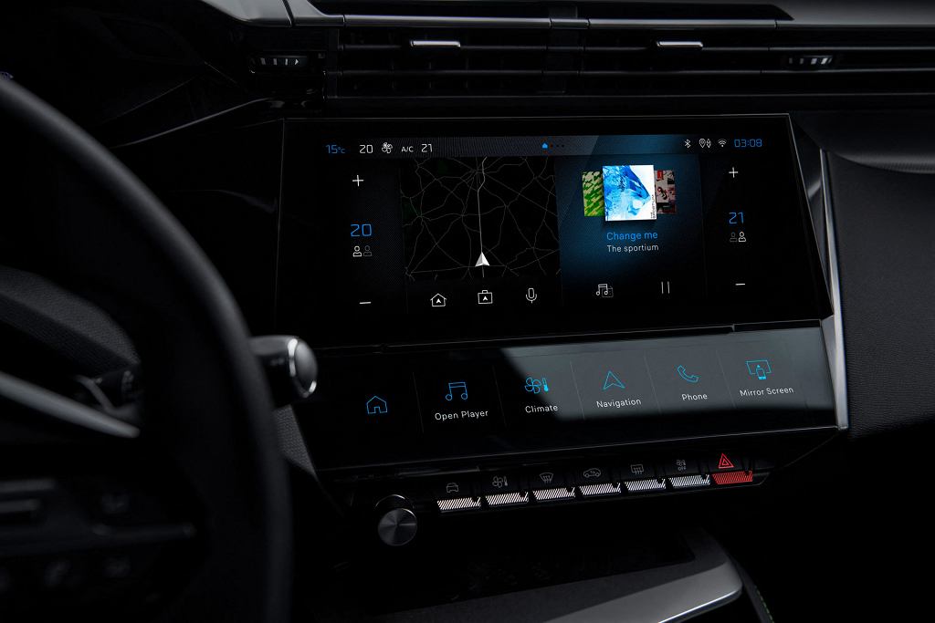 Это Peugeot 308. С новым львом в логотипе, гибридами и хищным видом.