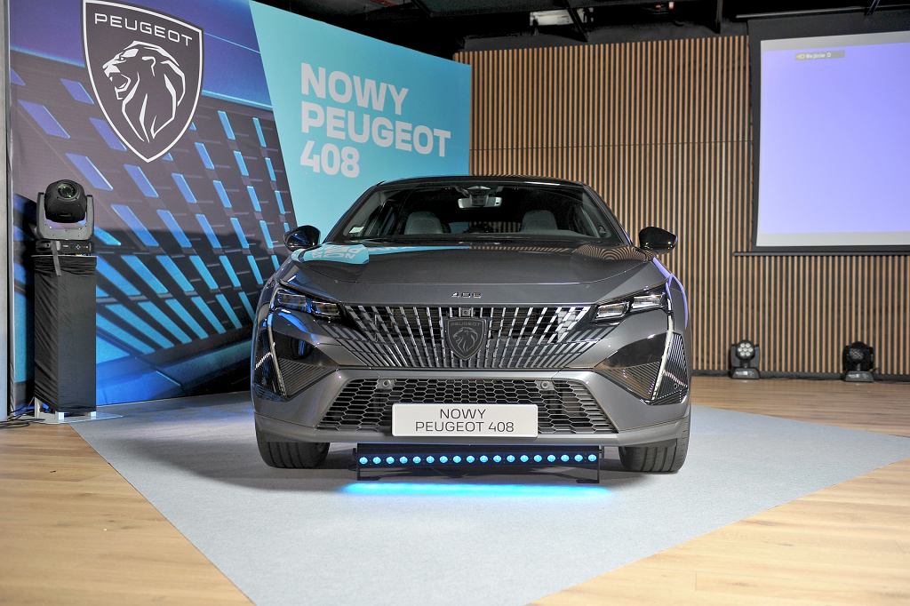 Peugeot 408 уже прибыл в Польшу. Цены от 143 000 злотых и сразу версия Allure.