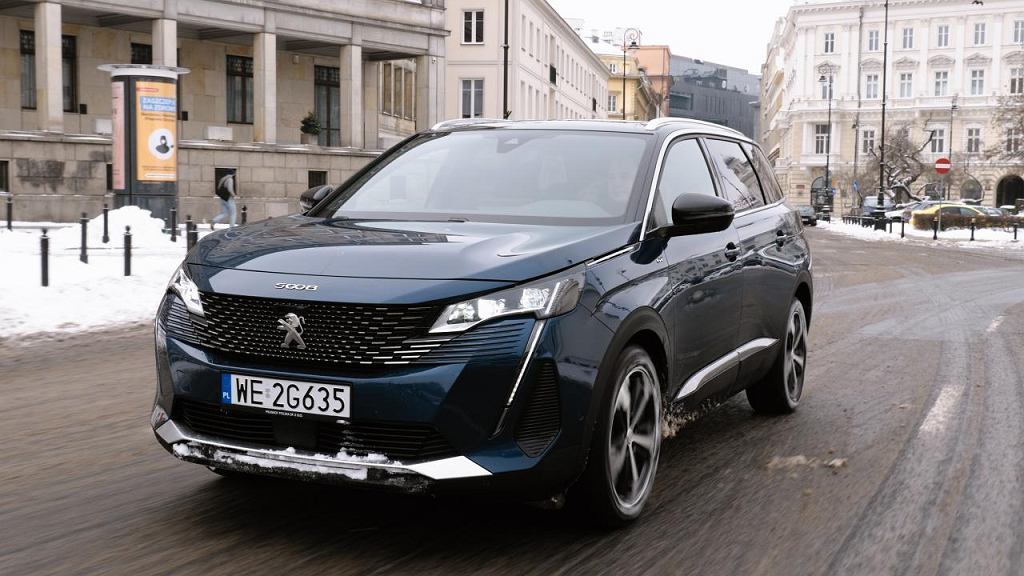 В Студии Бизнеса мы тестируем самый большой внедорожник Peugeot. Что изменилось в 5008?