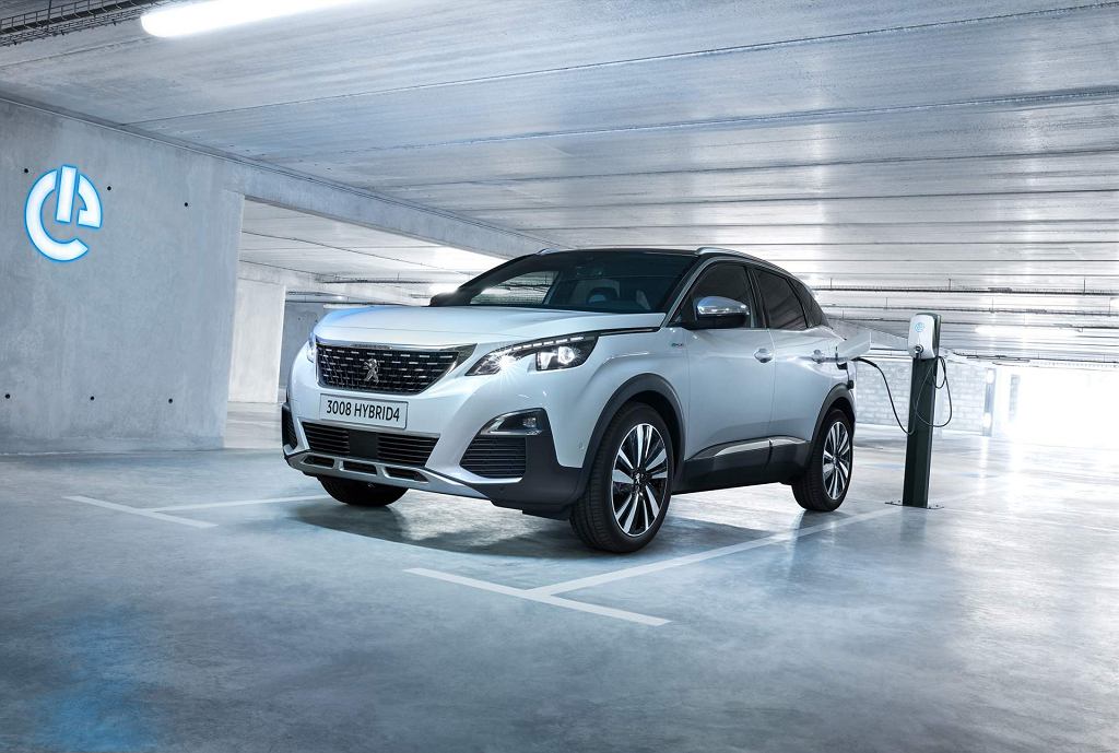 Peugeot делает ставку на гибриды PHEV — это две важные модели