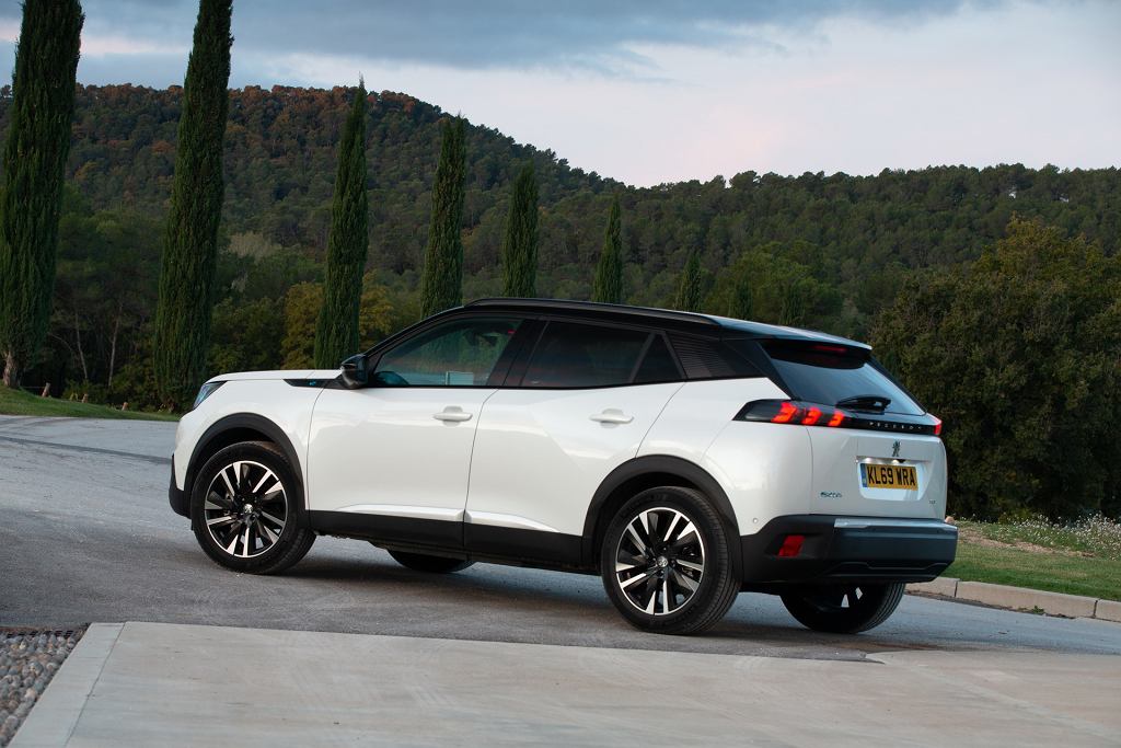 Peugeot e-2008 уже в Польше. Прайс-лист открывается по цене 145 200 злотых.