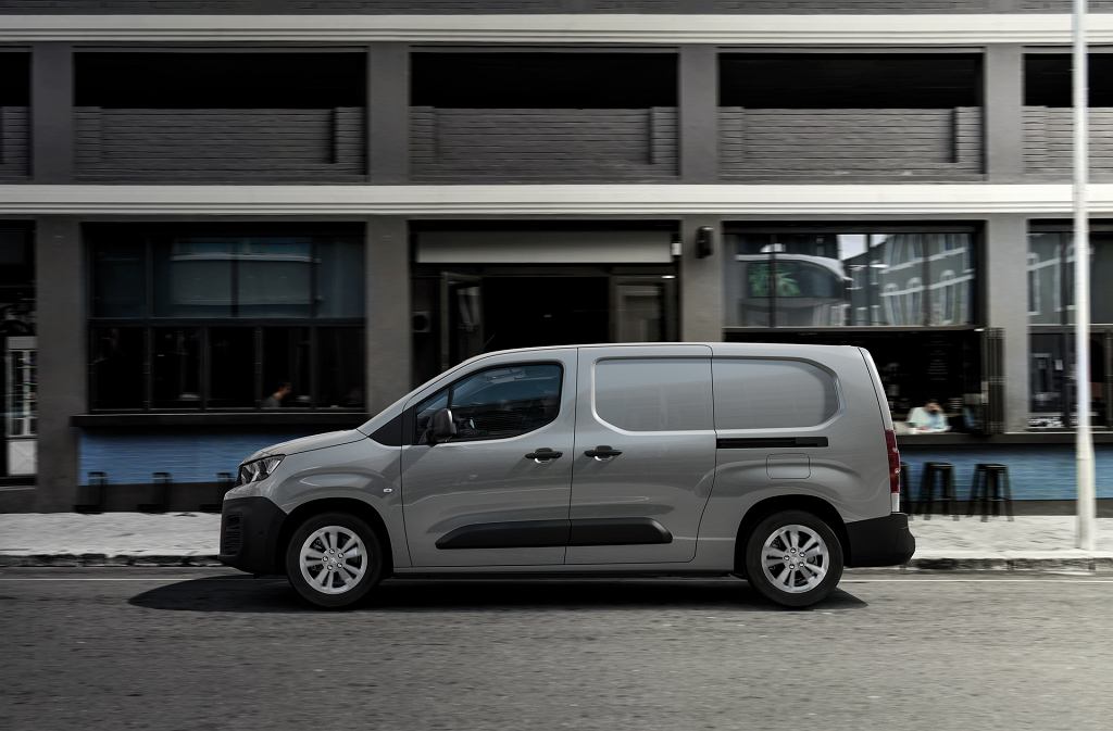 Peugeot e-Partner официально. Электрический фургон в двух вариантах