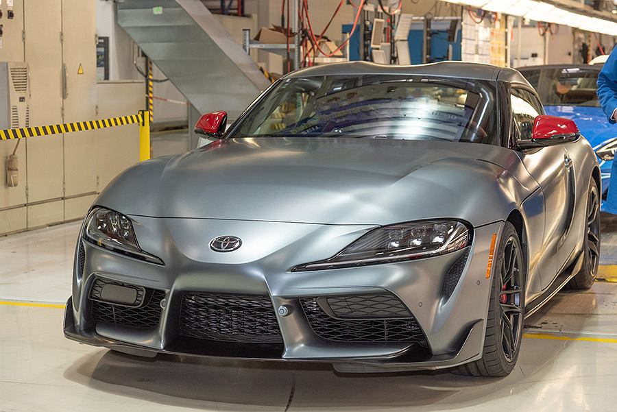 Toyota GR Supra уже выпускается серийно. Первый экземпляр был продан за $2,1 млн.