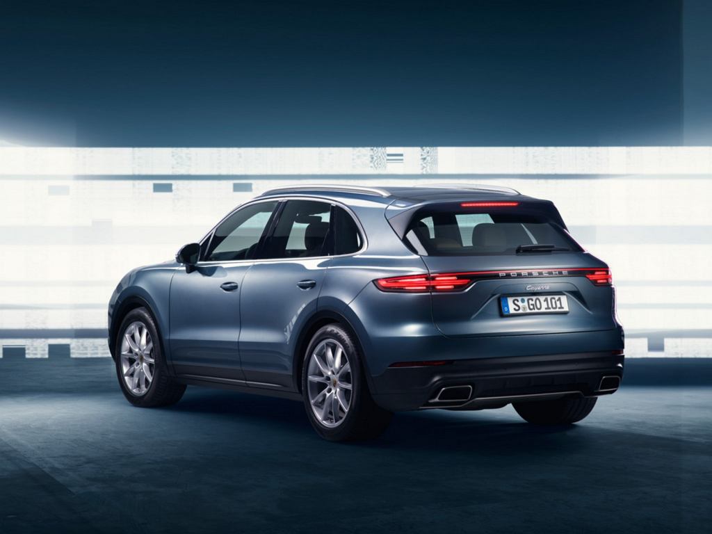 Мы должны были увидеть это завтра, но вот новенький Porsche Cayenne.