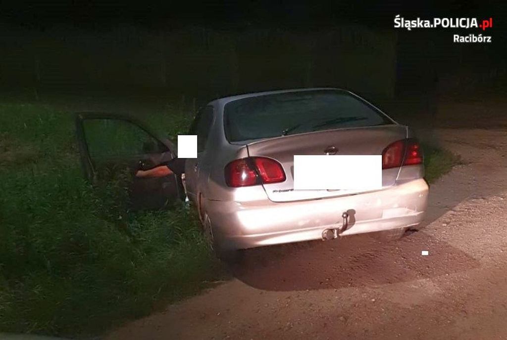 Пьяный водитель пытался дать взятку полицейским. Он предложил 200 злотых.