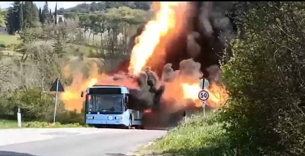 Голливудское производство? Это не просто автобус, работающий на КПГ [ВИДЕО]