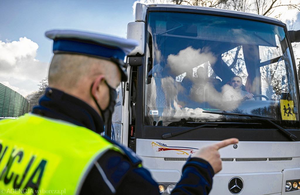 Вы можете потерять водительские права из-за того, что в машине слишком много людей. Теперь ты должен быть осторожен