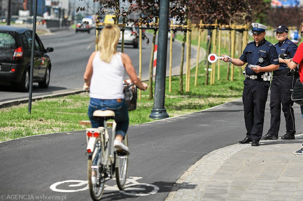 Можно ли кататься на велосипеде в наушниках?