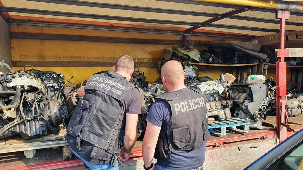 Полиция обнаружила логово воров. Случайно. Она искала пропавший «Мерседес» из Италии.