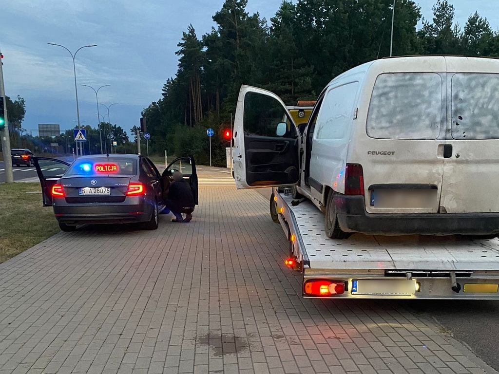 Полицейские от удивления протерли глаза. Они подумали, что он пьян. Правда была совсем другой