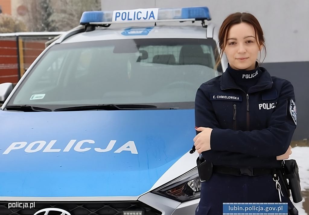 Мужчина сел в чужую машину. Женщина-полицейский догнала его пешком