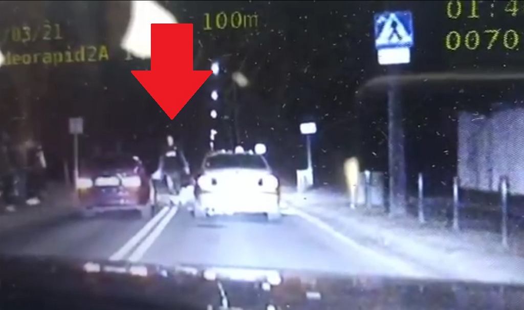 Полицейский BMW был пойман на незаконных гонках. Было много штрафов и штрафных очков.