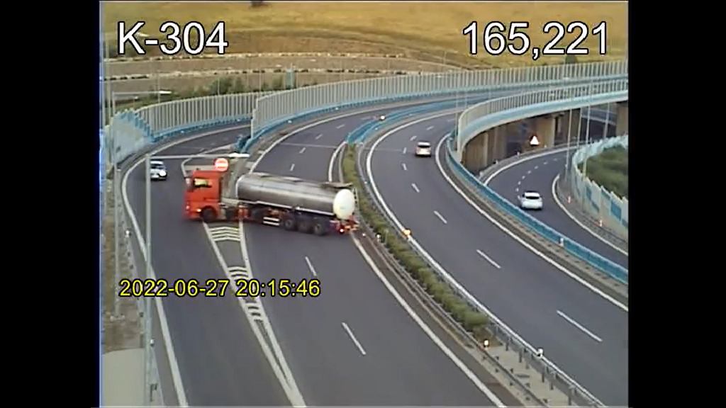 Танкер против движения на скоростной автомагистрали. Польский гонщик блеснул в Словакии