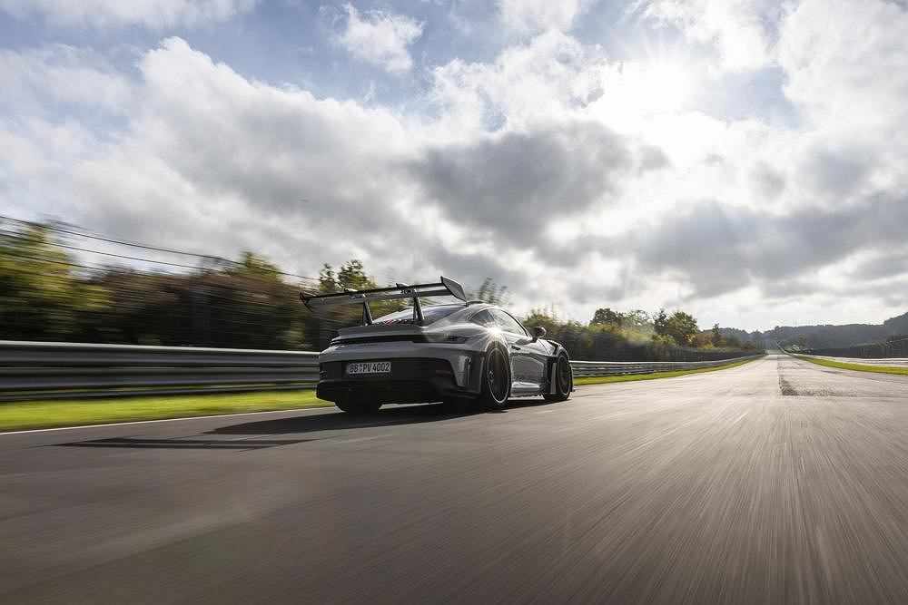 Porsche может гордиться. 911 GT3 RS быстрее всех на Нюрбургринге [ВИДЕО]