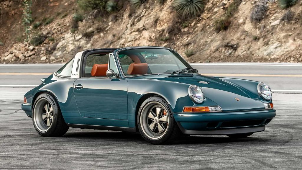 Зингер модифицировал 300-й Porsche. 34-летняя Тарга получила карбоновый кузов и тормоза
