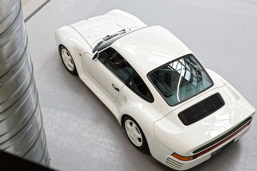 Знаменитый гонщик Формулы-1 восстановил уникальный Porsche. Всего выпущено 29 штук.