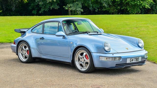 На продажу выставили идеальный Porsche 911 (964). Уникальный еще и благодаря владельцам