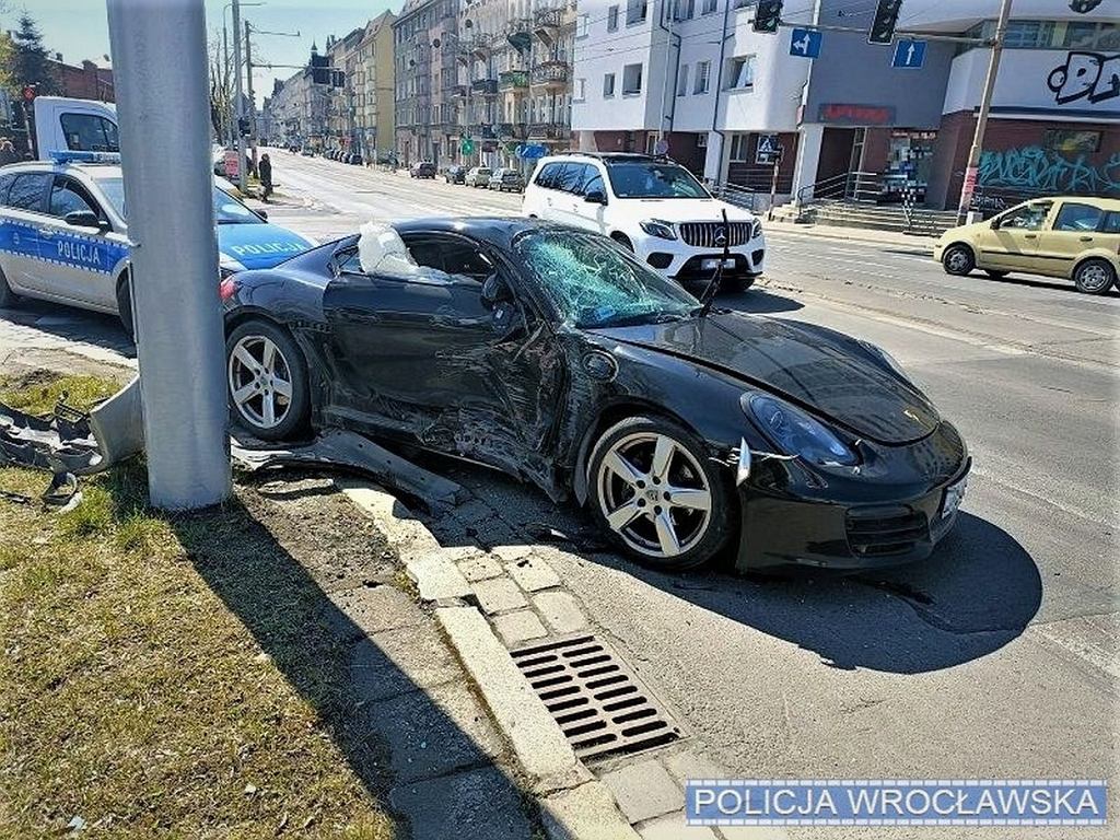 Porsche разбился во Вроцлаве. вина не в водителе