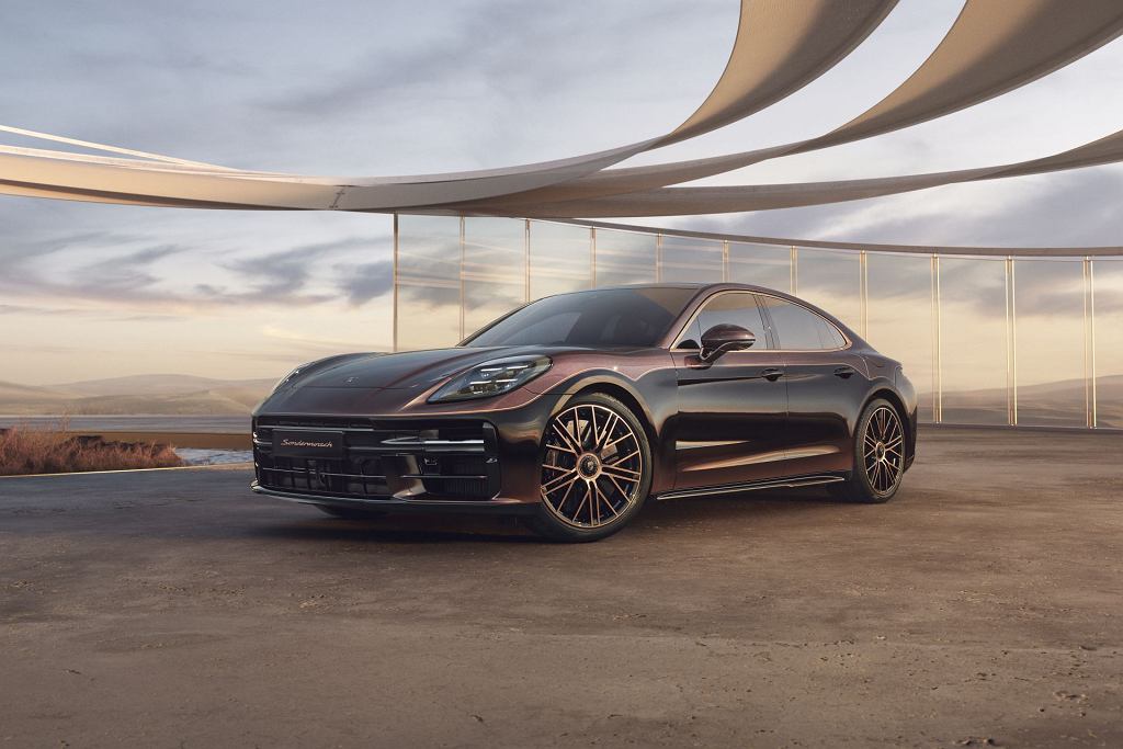 Новая Panamera отделана настоящим золотом. Это демонстрация возможностей бренда Porsche.