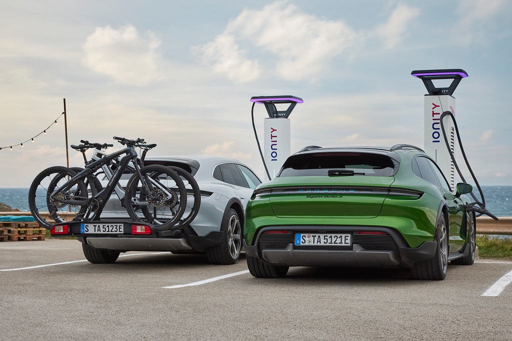 Taycan Cross Turismo — электрический Porsche на каждый день, по гравию и в отпуск