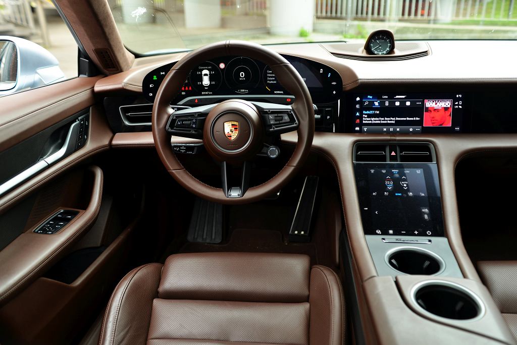 Ваш новый Porsche будет работать на базе Android. Вы получите Карты Google и помощника.