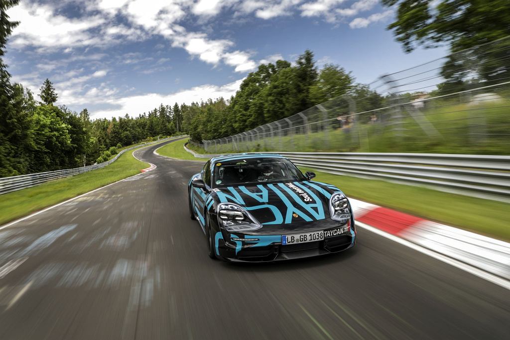 Porsche Taycan бьет рекорд Нюрбургринга