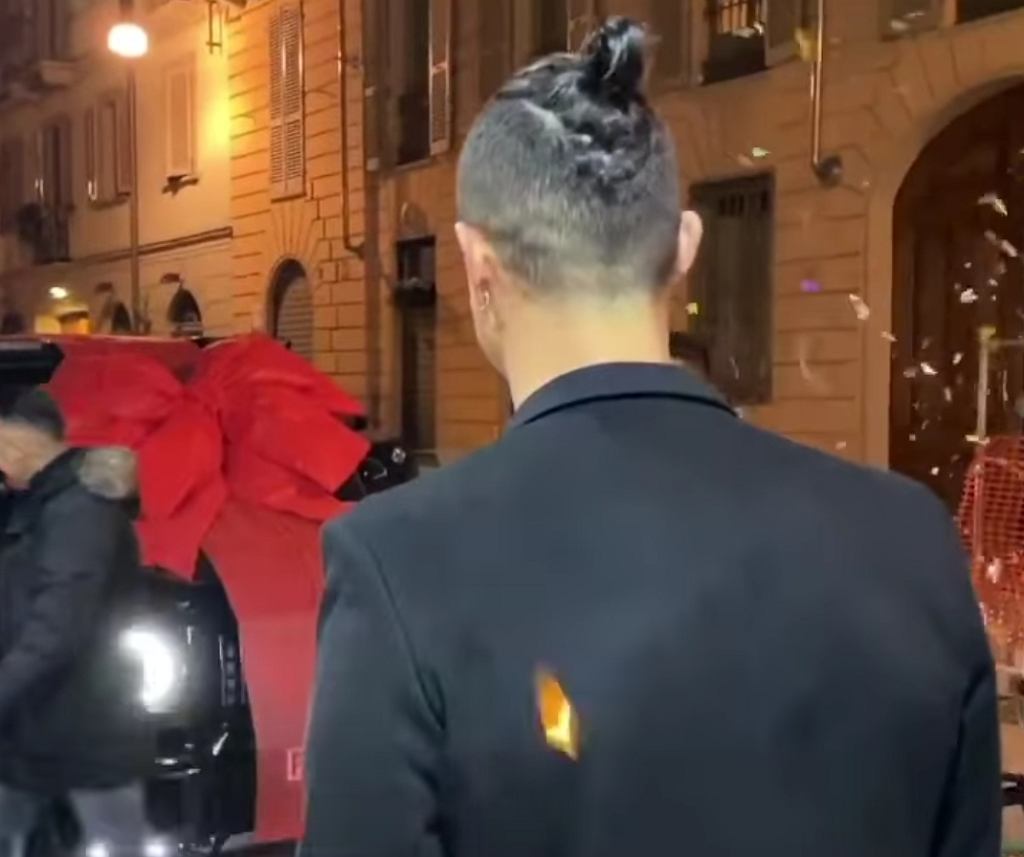 У CR7 никогда раньше не было такой машины. На день рождения Роналду получил от своей девушки Brabus G V12 900.