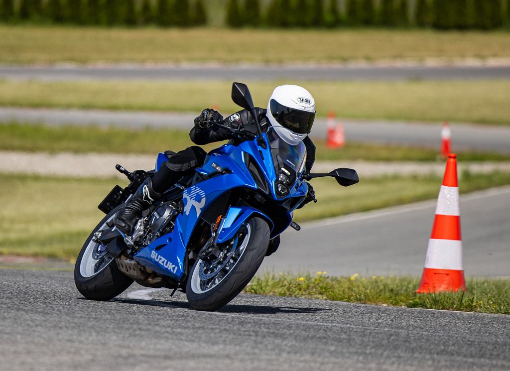 Я ездил на двух новых мотоциклах Suzuki. Оба особенные, каждый по разным причинам