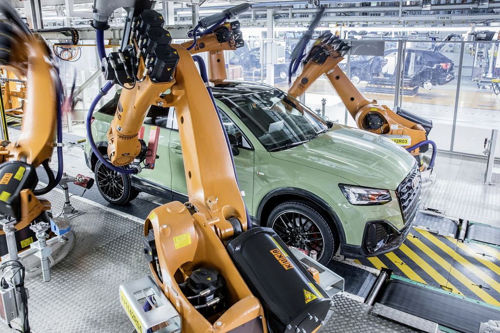 Audi Q2 после второго фейслифтинга. Немцы попрощались с ручкой системы MMI