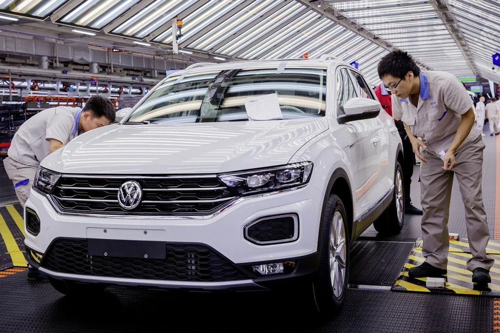 Covid-19 снова наносит удар по Китаю. У Volkswagen и Toyota проблемы