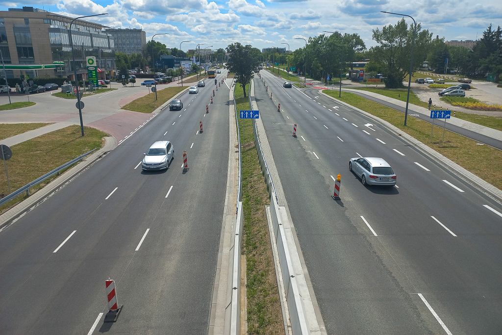 ГДДКиА набирает обороты. На месяц раньше запланированного срока открылись три полосы движения на ДК79 в Пясечно.