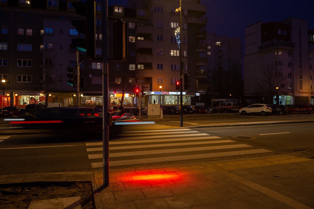Пешеходный переход, глядя в телефон. Это первое подобное решение в Польше.