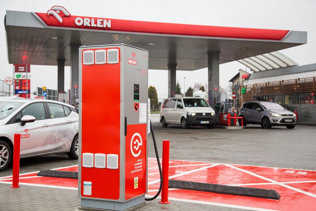 Orlen вводит плату за зарядные устройства для электромобилей. Пока в пяти городах. Вам нужна формула для расчета стоимости