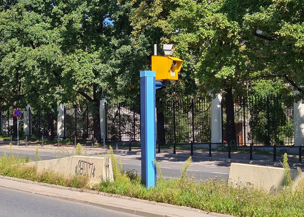 Я живу рядом с камерой, устанавливающей рекорд скорости. Что мне делать, как мне жить?