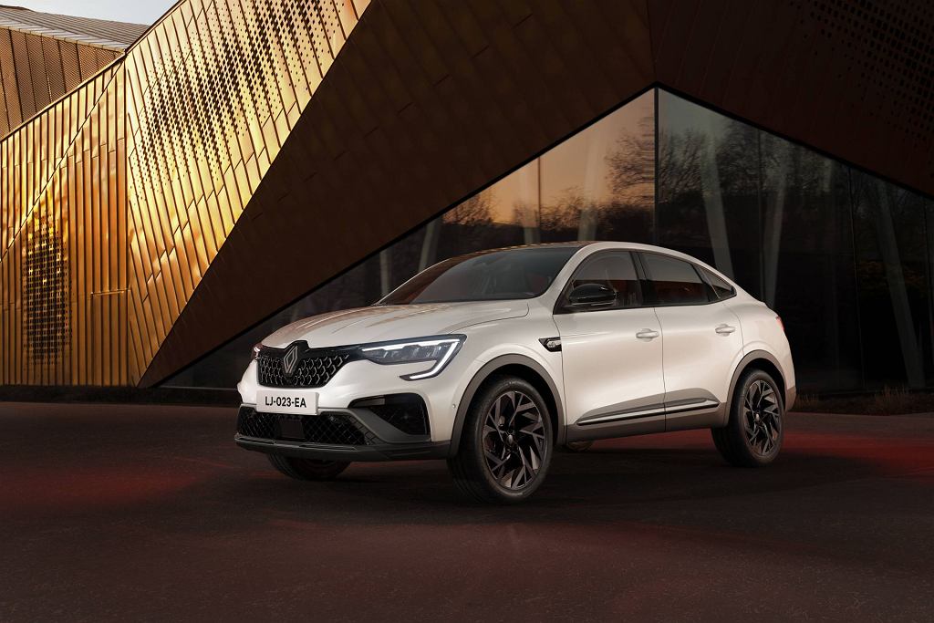 Обновлённый Renault Arkana имеет польские цены. Три двигателя и три варианта оснащения
