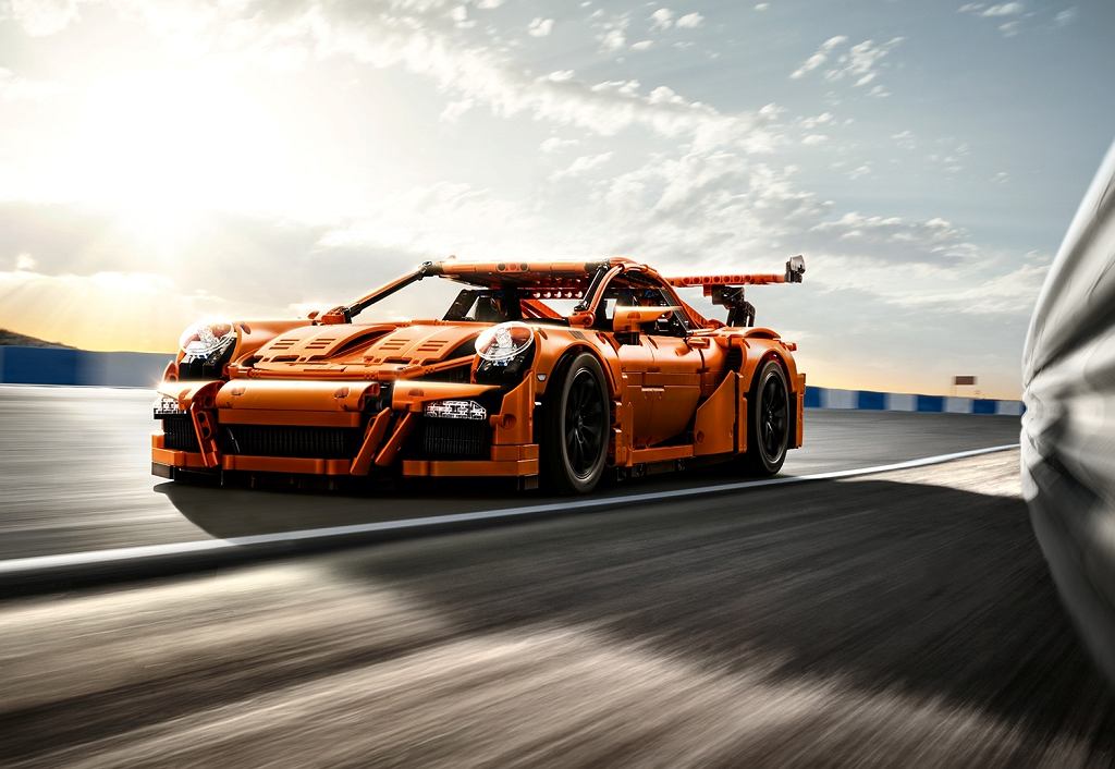 Porsche 911 GT3 RS из... кубиков LEGO