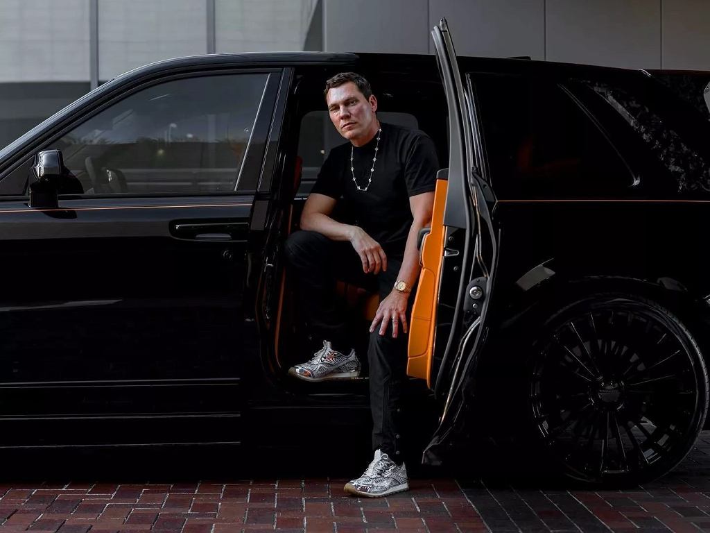 Помните DJ Tiesto? Он водит машину, достойную короля дискотеки.