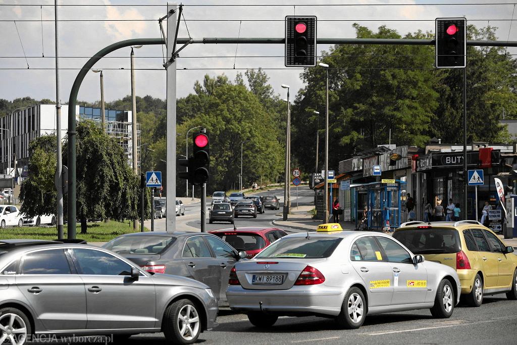Вы объезжаете перекресток по правой полосе? Не делай этого. Все станет лучше