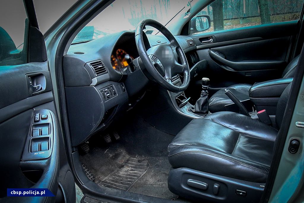 Полиция задержала банду угонщиков автомобилей. Легализовали и продавали угнанные автомобили